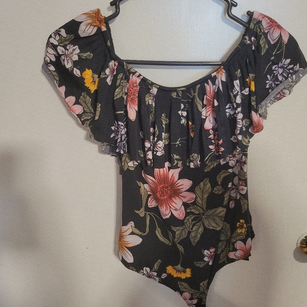 Guess Floral Print Off-Shoulder Body Suit